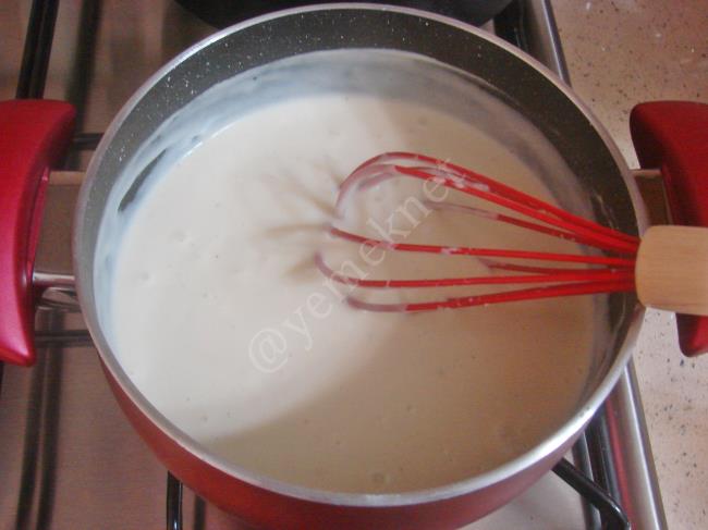 Fırında Beşamel Soslu Ispanaklı Makarna - Yapılışı (7/16) 