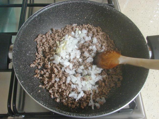 Fırında Kıymalı Yumurta - Yapılışı (2/8) 