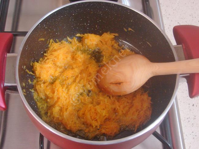 Havuçlu Terbiyeli Şehriye Çorbası - Yapılışı (3/12) 