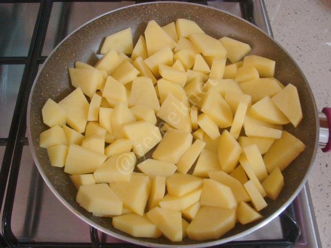 Kahvaltılık Soslu Patates - Yapılışı (3/12) 