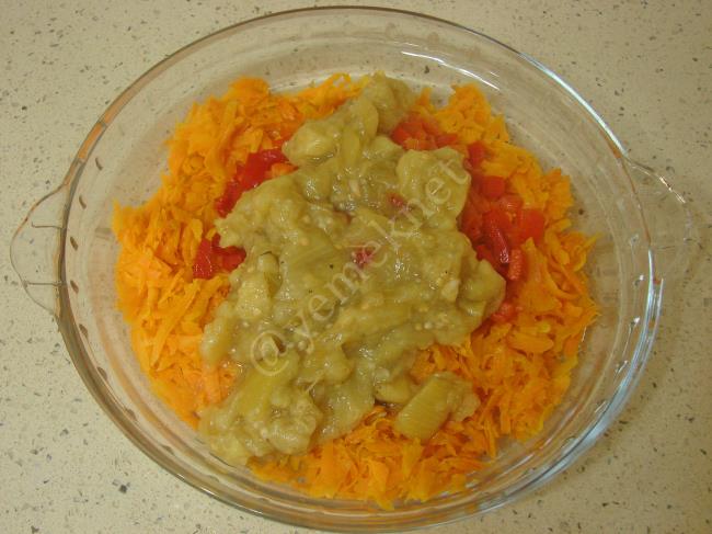 Köz Patlıcanlı Havuç Salatası - Yapılışı (5/12) 