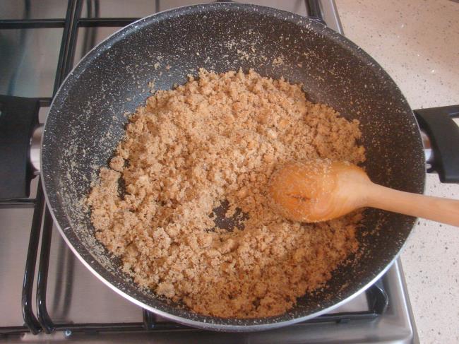 Sütlü İrmik Helvası - Yapılışı (5/12) 