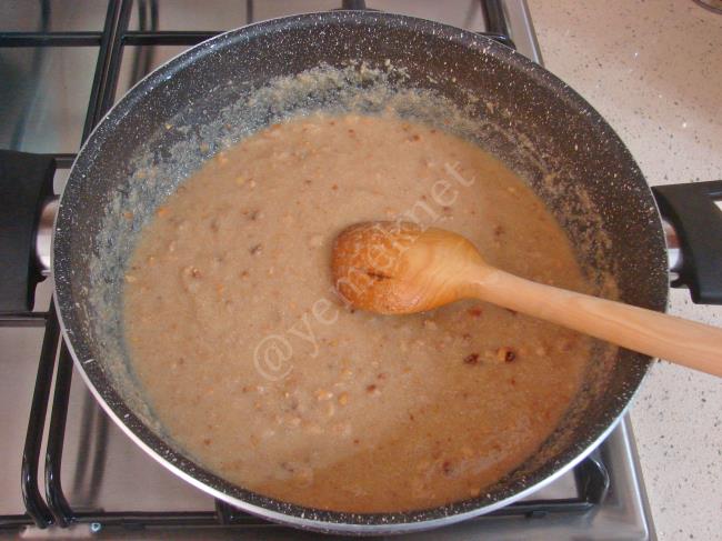 Sütlü İrmik Helvası - Yapılışı (7/12) 