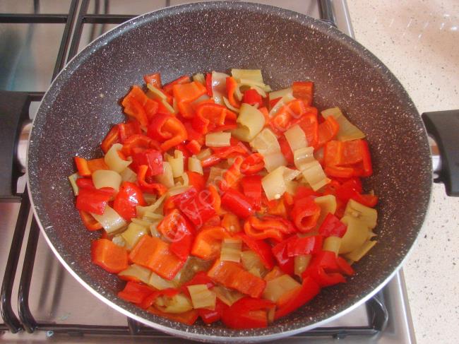 Yoğurtlu Biber Kavurması - Yapılışı (5/12) 