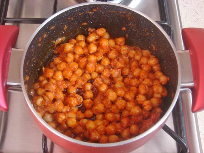 Yoğurtlu Nohut Salatası - Yapılışı (7/12) 