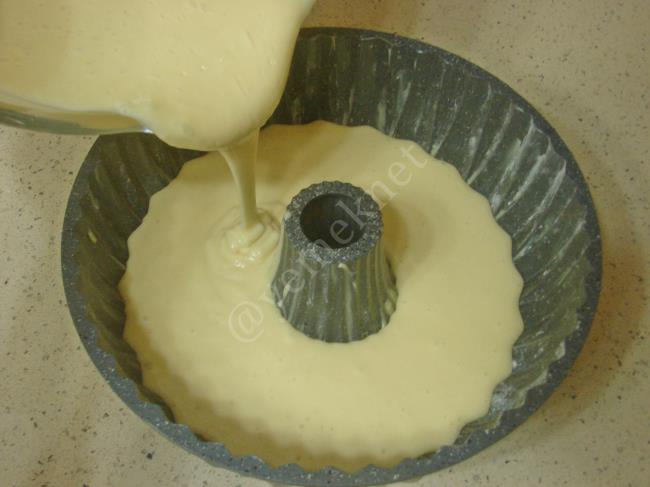 Zeytinyağlı Kek - Yapılışı (7/12) 