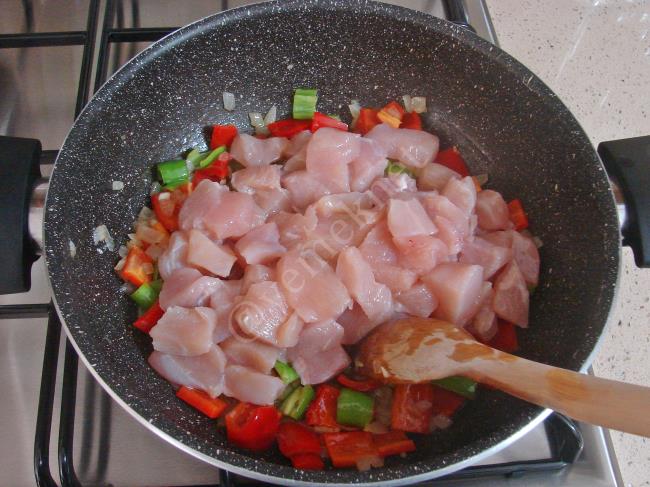 Brokolili Tavuk Yemeği - Yapılışı (4/12) 