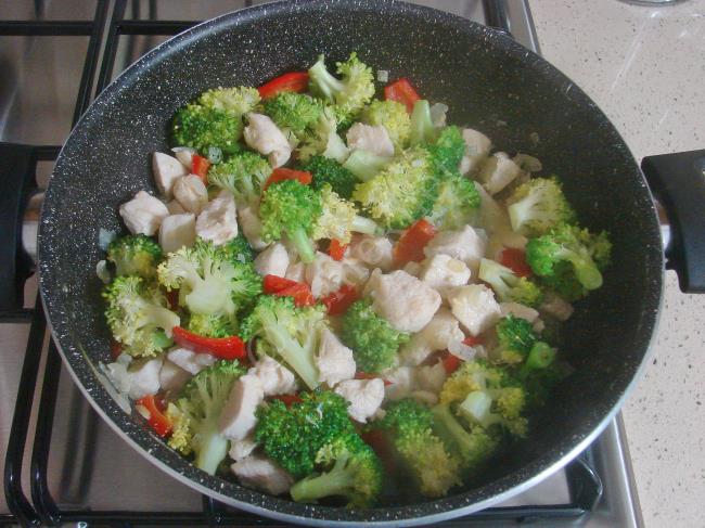 Brokolili Tavuk Yemeği - Yapılışı (6/12) 