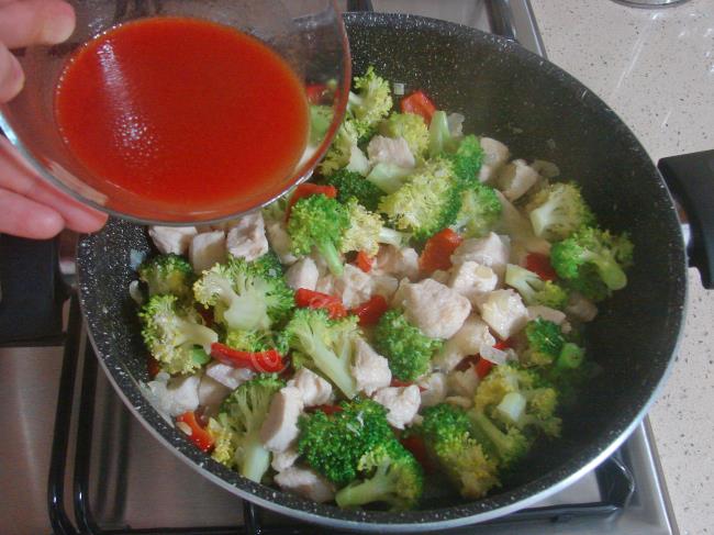 Brokolili Tavuk Yemeği - Yapılışı (7/12) 