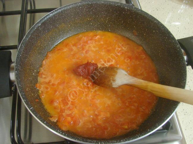 Domatesli Mantarlı Makarna - Yapılışı (4/12) 