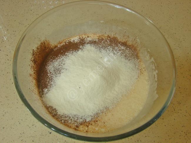 Hindistan Cevizli Islak Kek - Yapılışı (4/16) 