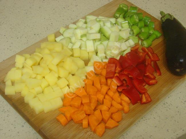 Kıymalı Sebze Kızartması - Yapılışı (2/16) 