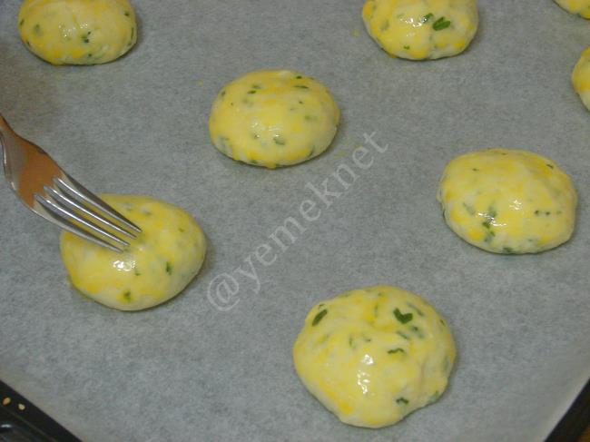 Maydanozlu Peynirli Poğaça - Yapılışı (8/12) 