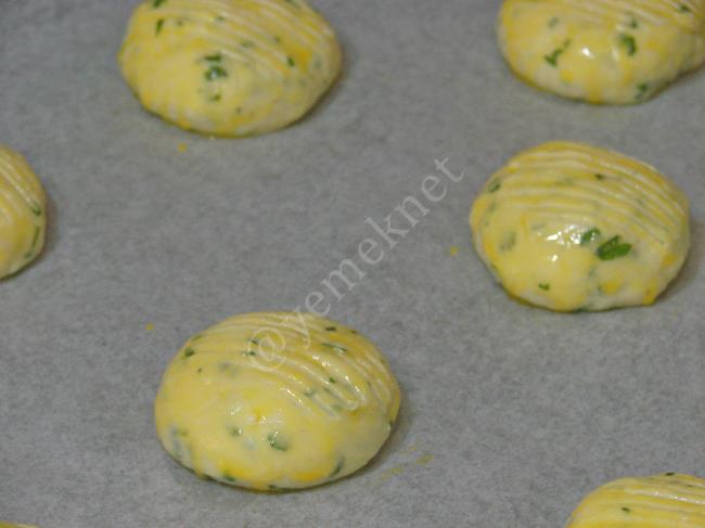 Maydanozlu Peynirli Poğaça - Yapılışı (9/12) 