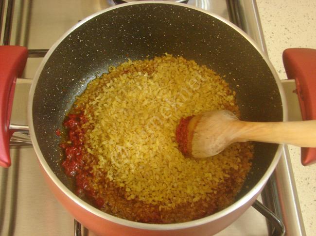 Mercimekli Bulgur Salatası - Yapılışı (4/16) 