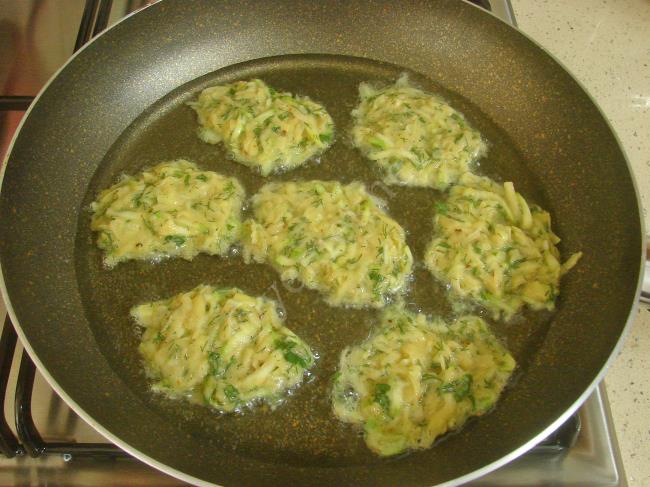 Patatesli Kabak Mücver - Yapılışı (7/12) 