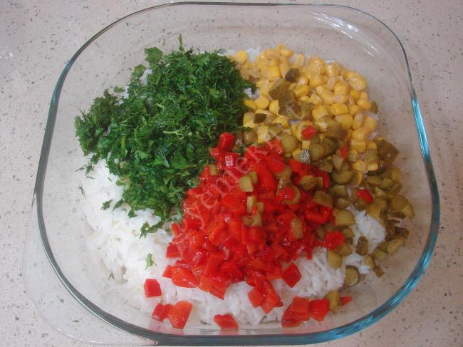 Yoğurtlu Pirinç Salatası - Yapılışı (7/12) 