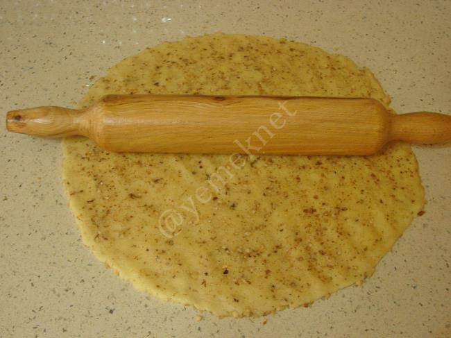 Cevizli Tarçınlı Rulo Kurabiye - Yapılışı (9/16) 