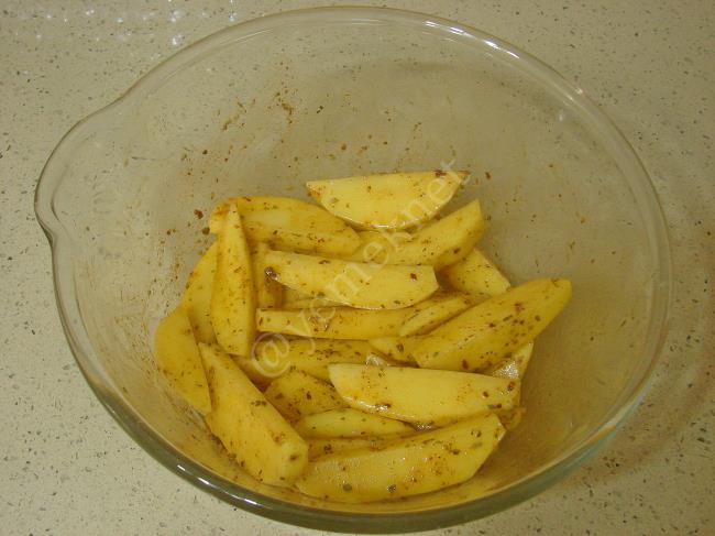 Fırında Elma Dilimli Patates - Yapılışı (6/12) 