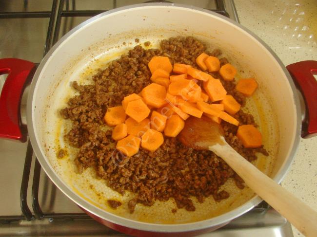 Kıymalı Pırasa Yemeği - Yapılışı (4/12) 