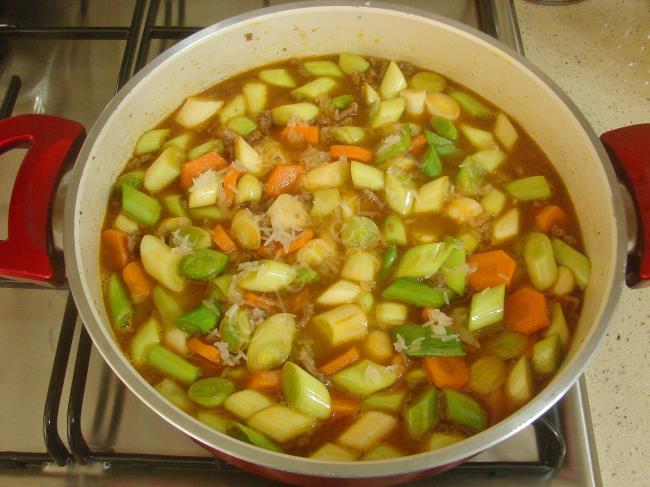 Kıymalı Pırasa Yemeği - Yapılışı (6/12) 