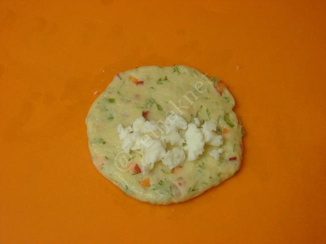 Sebzeli Poğaça - Yapılışı (9/16) 