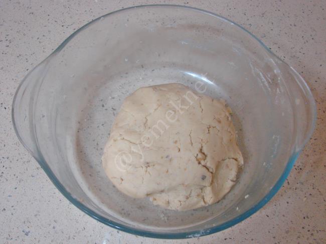 Tahinli Cevizli Un Kurabiyesi - Yapılışı (6/12) 