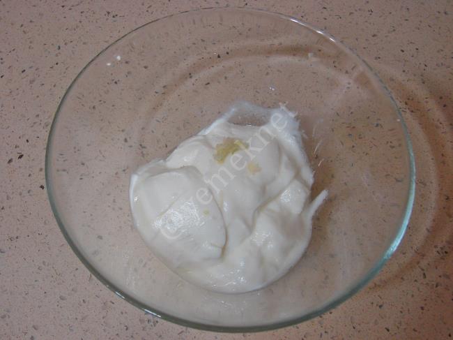 Yoğurtlu Dip Sos - Yapılışı (2/8) 
