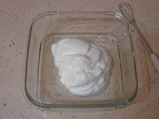 Yoğurtlu Sos - Yapılışı (2/8) 