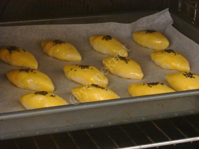 Ağızda Dağılan Mayasız Poğaça - Yapılışı (9/12) 