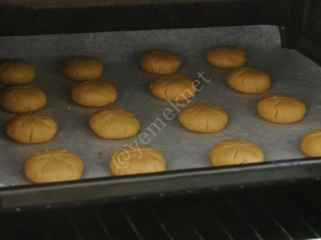 Kavrulmuş Un Kurabiyesi - Yapılışı (9/12) 