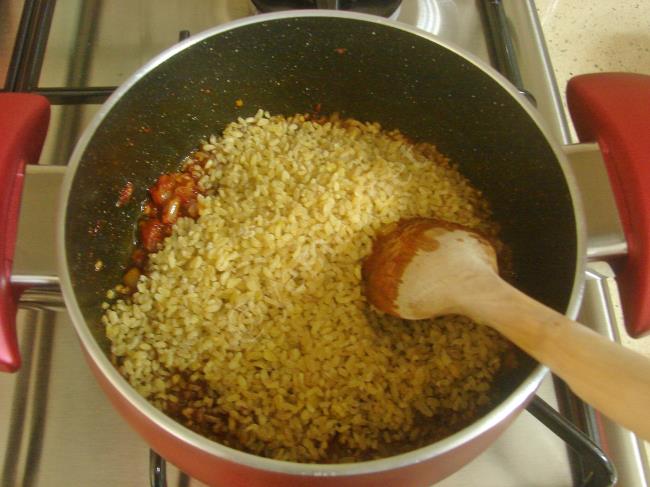 Salçalı Bulgur Pilavı - Yapılışı (5/12) 