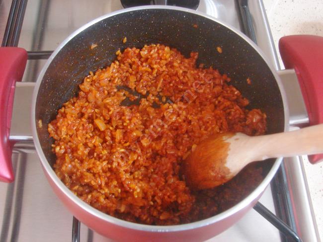 Salçalı Bulgur Pilavı - Yapılışı (6/12) 