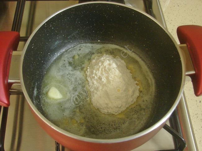 Salçalı Un Çorbası - Yapılışı (3/12) 