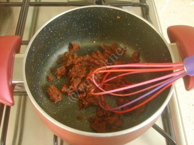 Salçalı Un Çorbası - Yapılışı (6/12) 