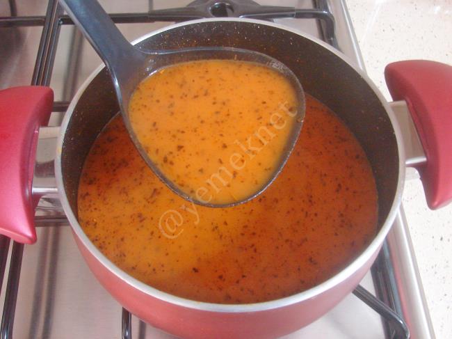 Salçalı Un Çorbası - Yapılışı (8/12) 