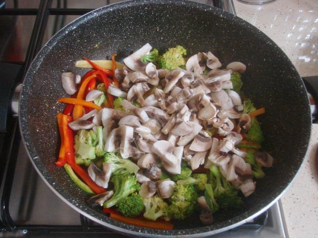 Tavada Sebzeli Tavuk - Yapılışı (6/12) 