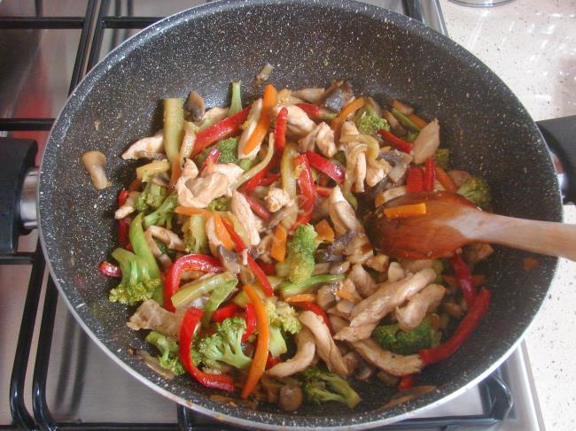 Tavada Sebzeli Tavuk - Yapılışı (9/12) 