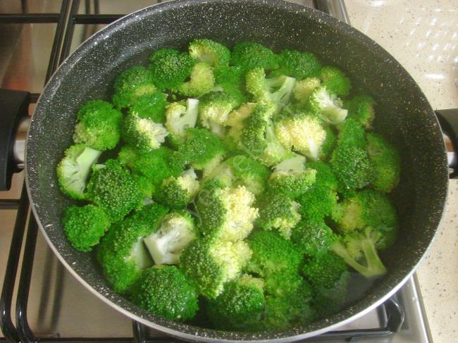 Tavuklu Brokoli Salatası - Yapılışı (4/12) 