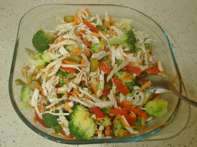 Tavuklu Brokoli Salatası - Yapılışı (9/12) 