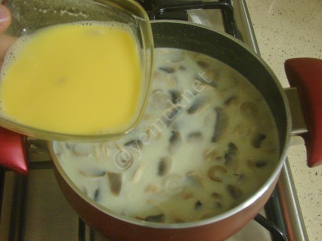 Terbiyeli Mantar Çorbası - Yapılışı (8/12) 