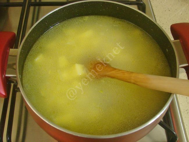 Terbiyeli Patates Çorbası - Yapılışı (5/12) 