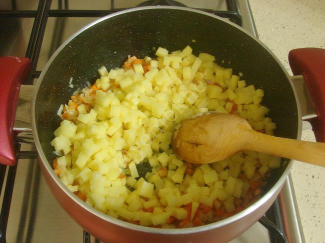 Terbiyeli Sebze Çorbası - Yapılışı (3/12) 