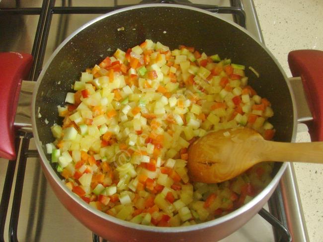 Terbiyeli Sebze Çorbası - Yapılışı (5/12) 