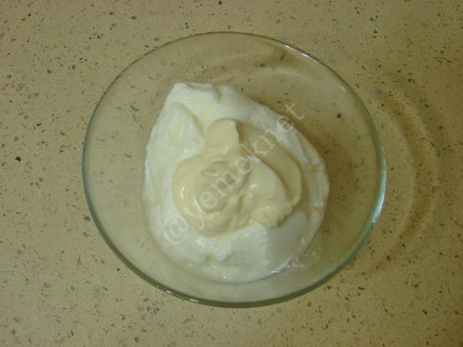 Yoğurtlu Mayonezli Sos - Yapılışı (2/8) 