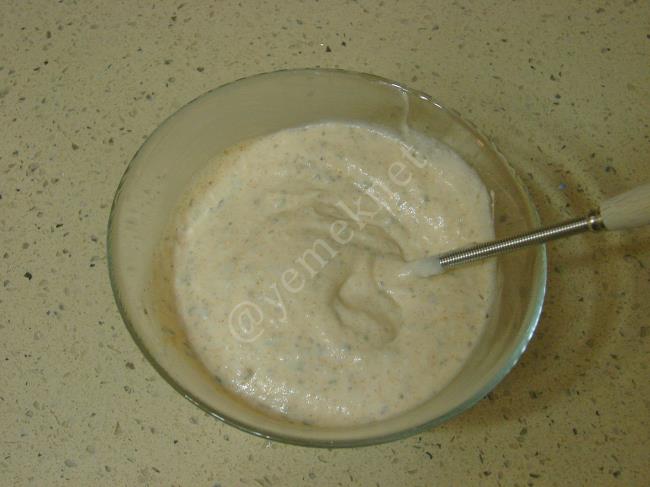 Yoğurtlu Mayonezli Sos - Yapılışı (5/8) 