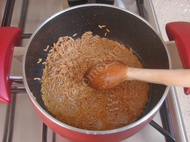 Arpa Şehriyeli Pilav - Yapılışı (4/12) 