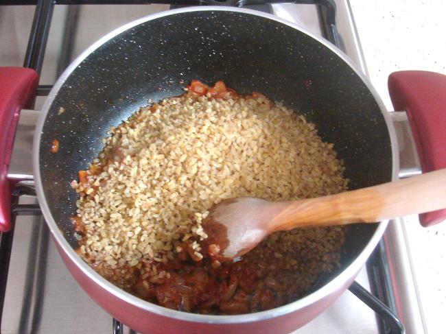 Bezelyeli Bulgur Pilavı - Yapılışı (5/12) 