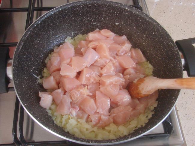 Bezelyeli Tavuk Yemeği - Yapılışı (3/12) 