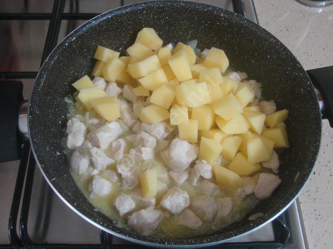 Bezelyeli Tavuk Yemeği - Yapılışı (5/12) 